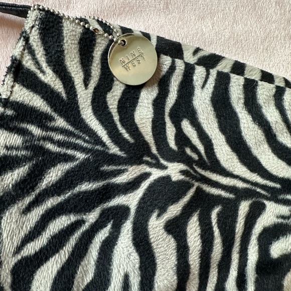 VINTAGE NINE WEST FURRY ZEBRA PRINT CROSSBODY BAG - Picture 5 of 11